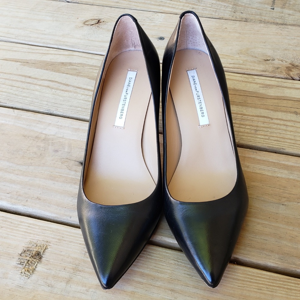 Sz 7 Diane von Furstenburg Classic Black Pump